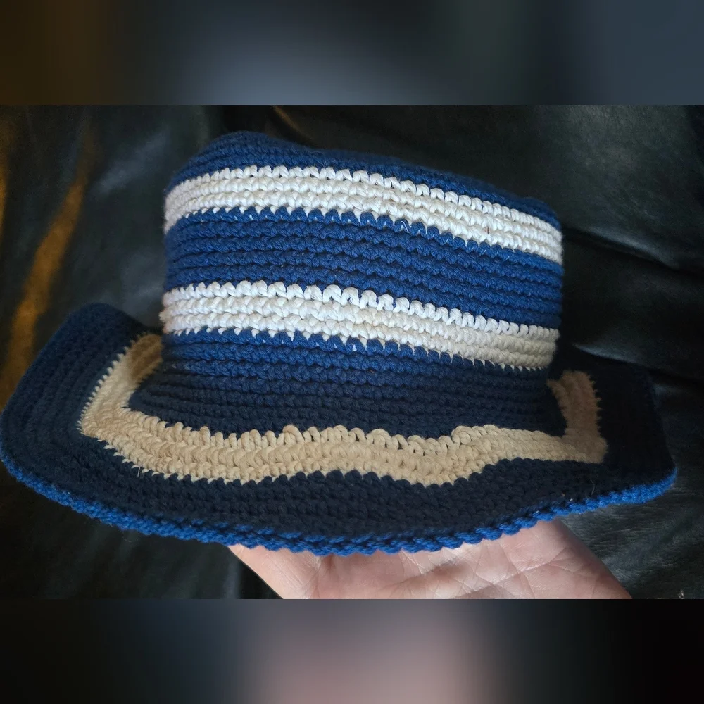 Santa Cruz Blue & White Crochet Hat - Picture 5 of 5